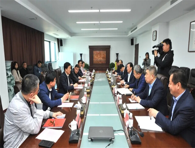 青島市委常委、膠州市委書記劉建軍調研重點建築企業(圖3)